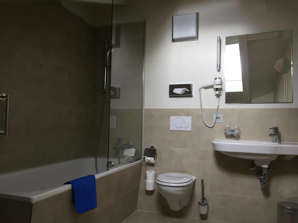 Hotel Oberland Triesenberg ภายนอก รูปภาพ