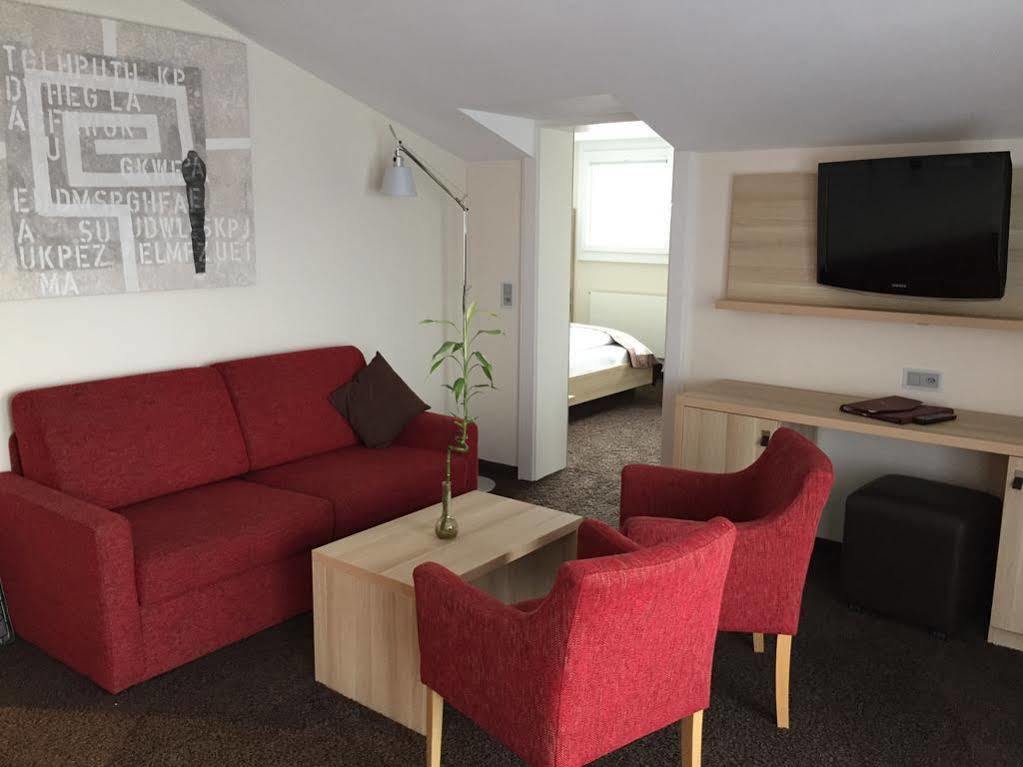 Hotel Oberland Triesenberg ภายนอก รูปภาพ