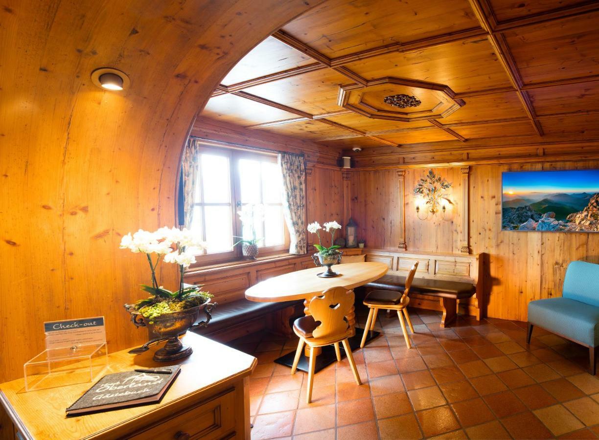 Hotel Oberland Triesenberg ภายนอก รูปภาพ
