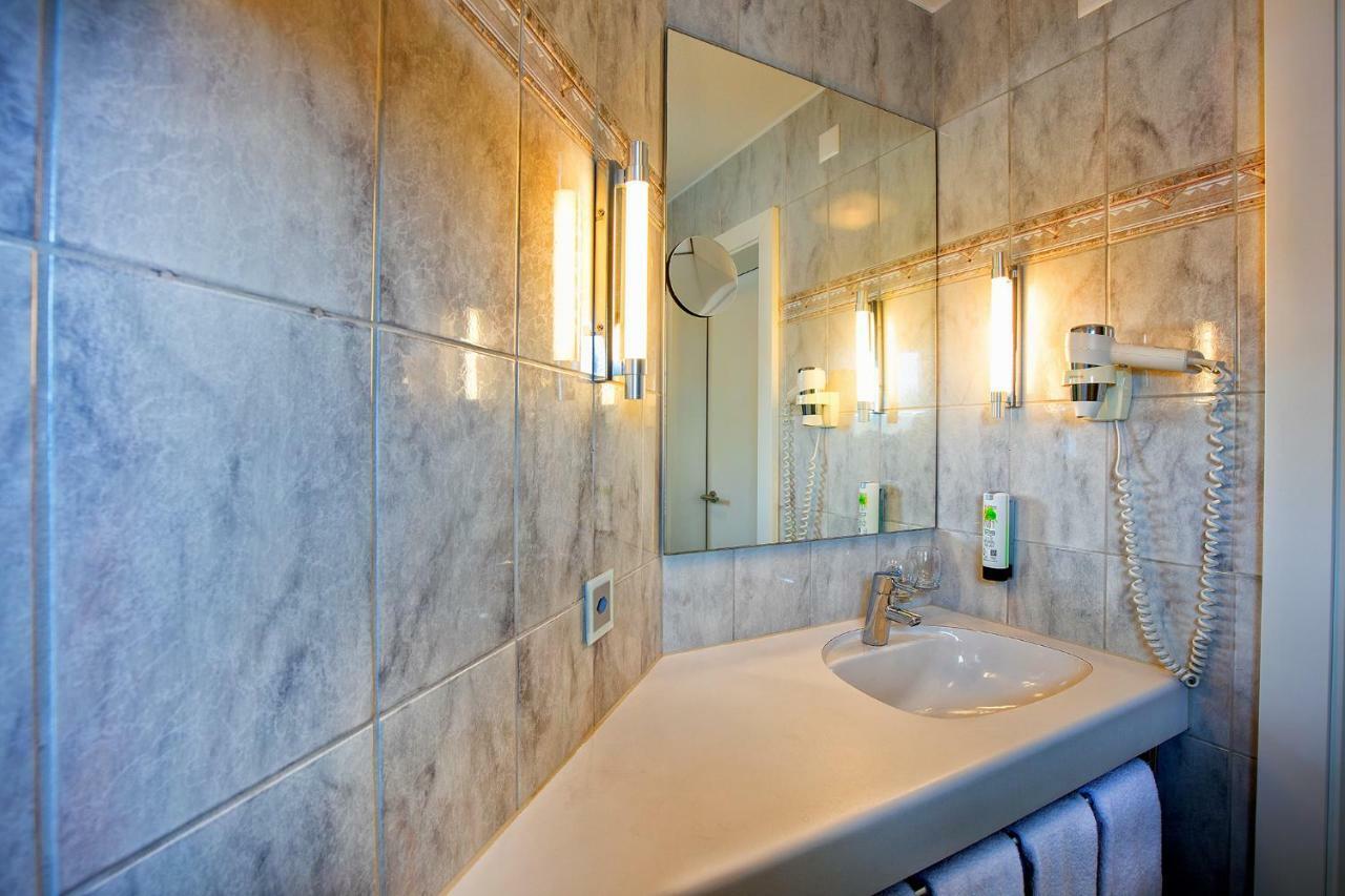 Hotel Oberland Triesenberg ภายนอก รูปภาพ